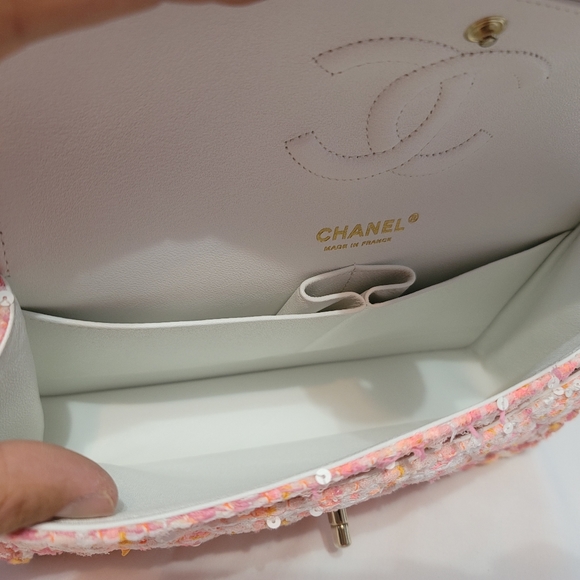 CHANEL RUNWAY CLASSIC Medium Double Flap Bag - Picture 3 of 15